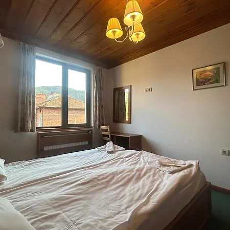 Honey - Spacious 2-bedroom In Apartment