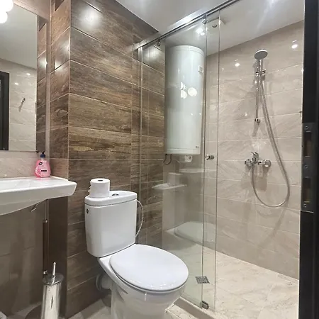 Honey - Spacious 2-bedroom In Apartment